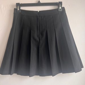 Aritzia - Sunday Nest. Micro pleated skirt. Size 4.